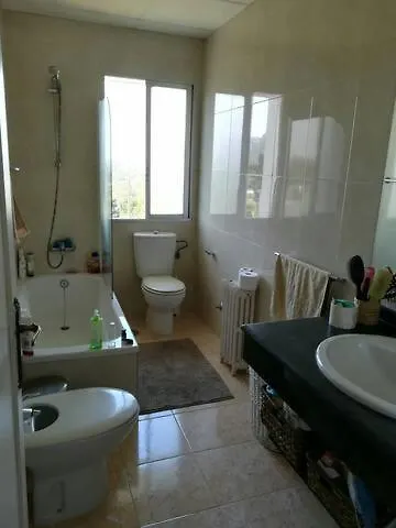 Δωμάτια σε οικογενειακή κατοικία Anselma, Casa Compartida